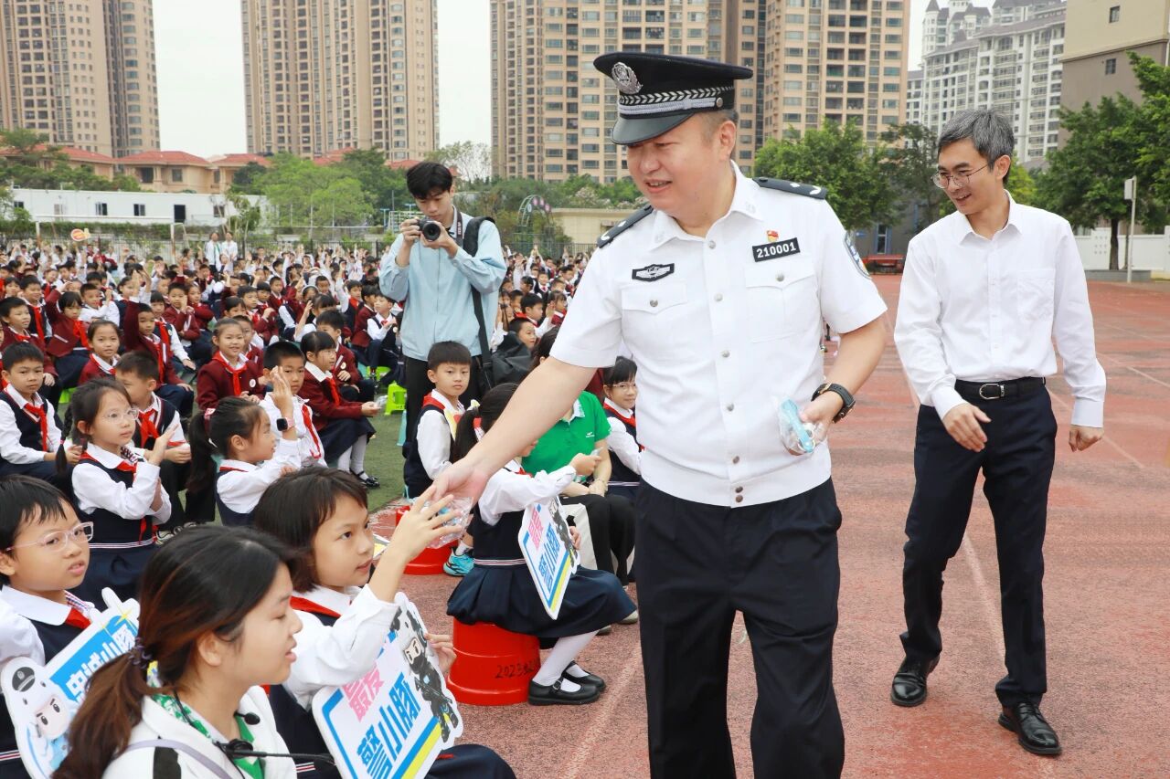 “法治副校长”进校园 普法护航助成长