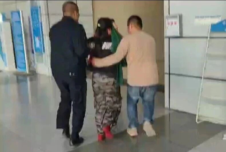 我为群众办实事丨女孩眼睛被戳伤，警方紧急送医