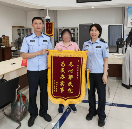 我为群众办实事丨居民陪护遇难题，坡头公安倾力解忧获锦旗