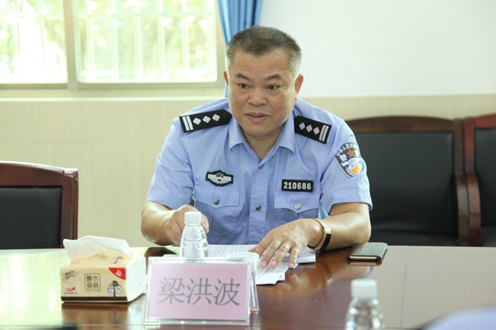 梁洪波同志到遂溪草潭派出所督导专项工作